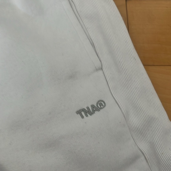 Aritzia cozy fleece boyfriend fit white size small joggers. Amazing condition! - Picture 3 of 4